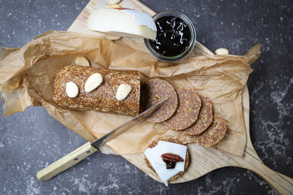 Borrelplank voor 4: vijgenbrood